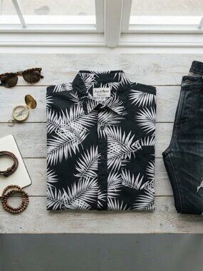 Iron & Resin Tropical Palm Leaf Print Short Sleeve Button Down Shirt Large